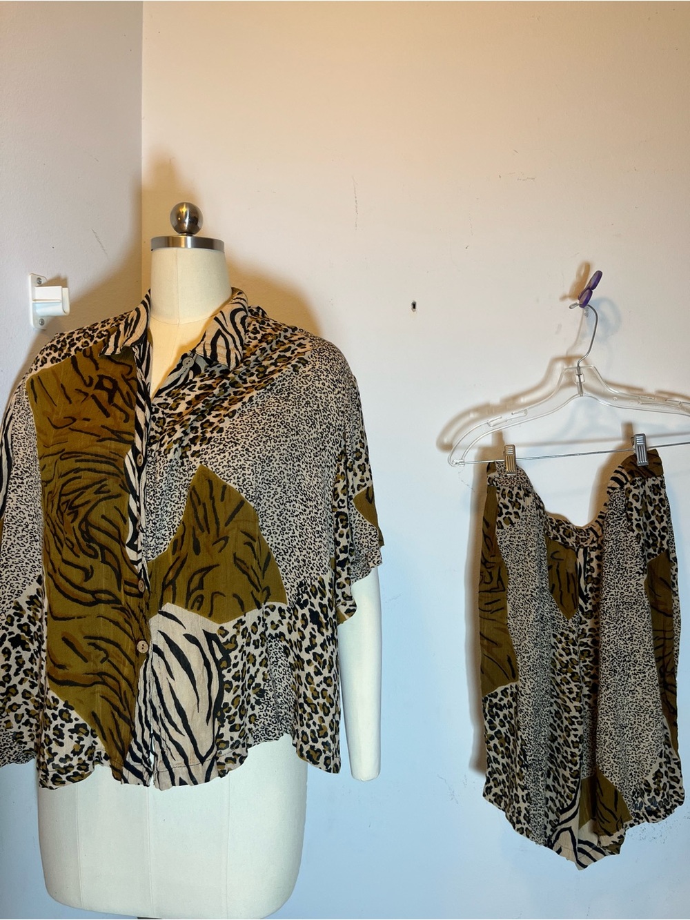 Vintage Phool Women's Animal Print Rayon Shirt & Wide Leg shorts Set XL